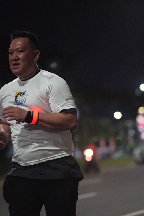 Race photo from PIK NITE RUN VIBES