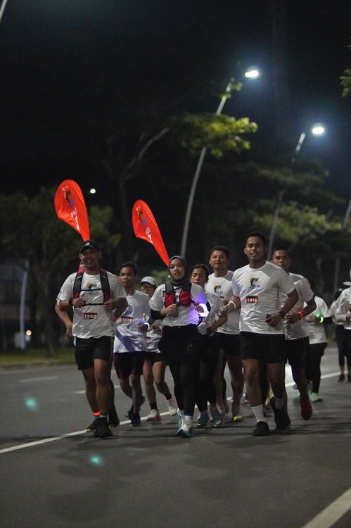 Race photo from PIK NITE RUN VIBES