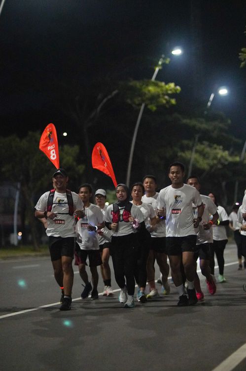 Race photo from PIK NITE RUN VIBES
