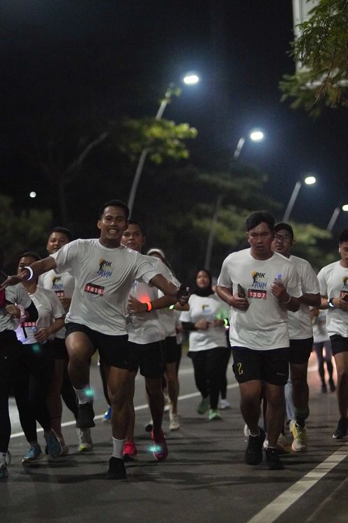 Race photo from PIK NITE RUN VIBES