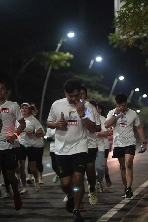 Race photo from PIK NITE RUN VIBES