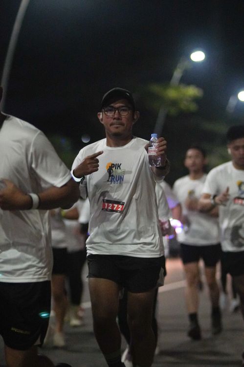 Race photo from PIK NITE RUN VIBES