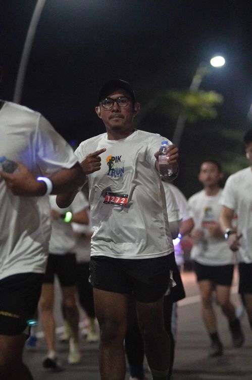Race photo from PIK NITE RUN VIBES