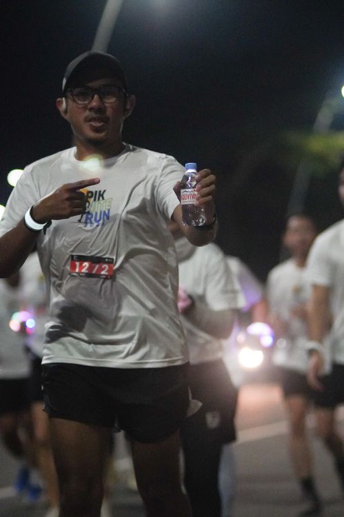Race photo from PIK NITE RUN VIBES