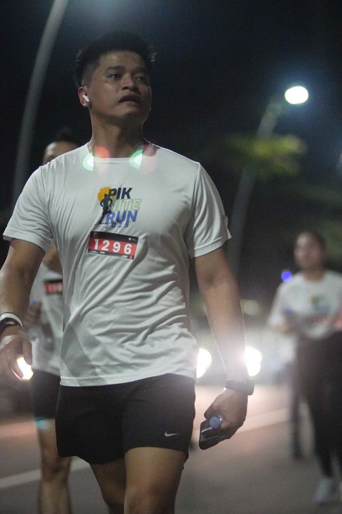 Race photo from PIK NITE RUN VIBES