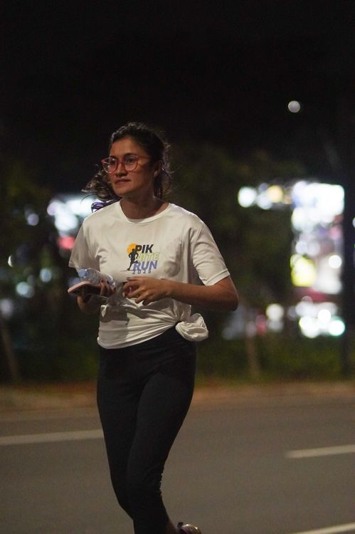 Race photo from PIK NITE RUN VIBES