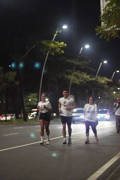 Race photo from PIK NITE RUN VIBES