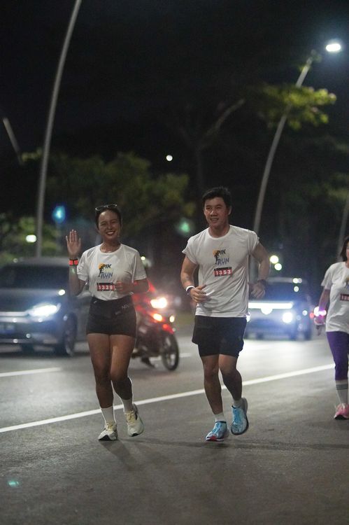 Race photo from PIK NITE RUN VIBES