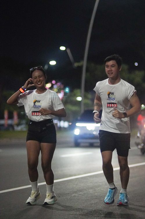 Race photo from PIK NITE RUN VIBES