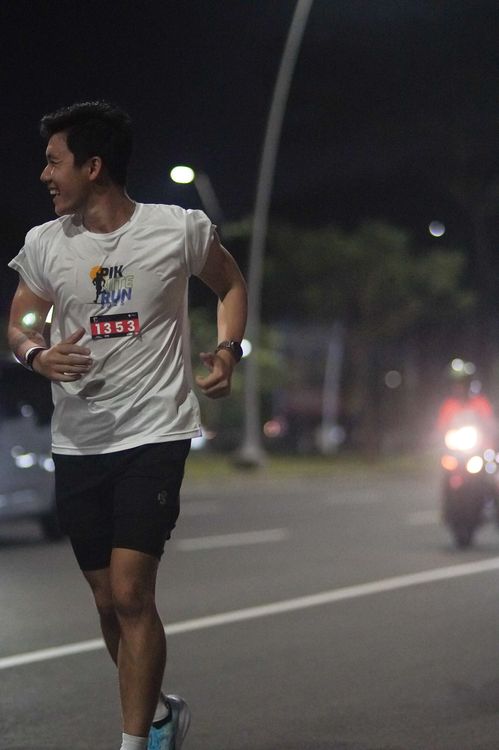 Race photo from PIK NITE RUN VIBES