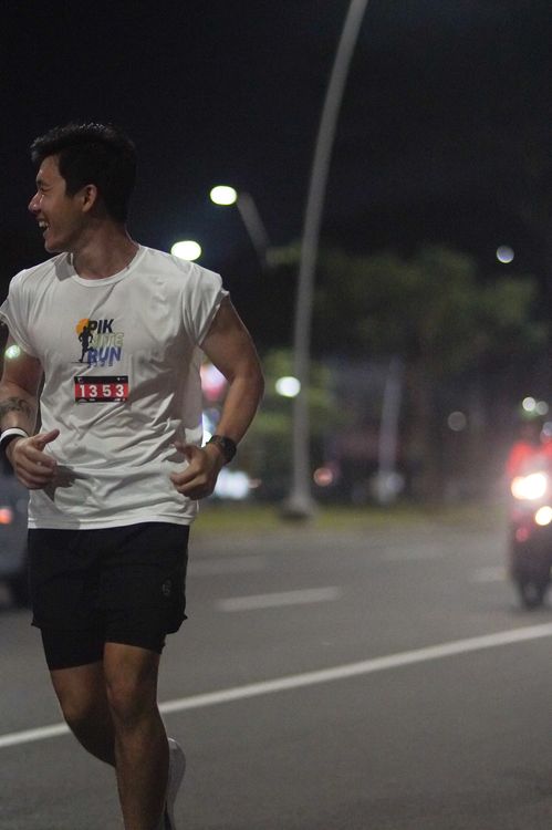 Race photo from PIK NITE RUN VIBES