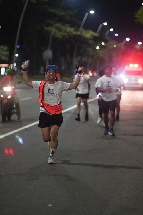 Race photo from PIK NITE RUN VIBES