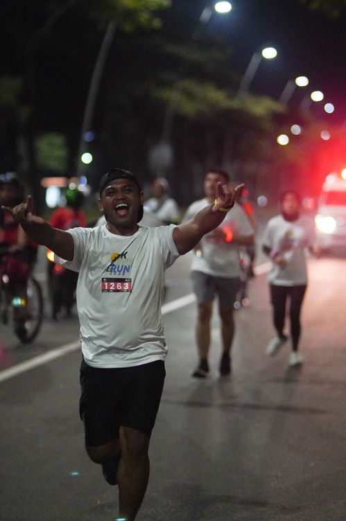 Race photo from PIK NITE RUN VIBES