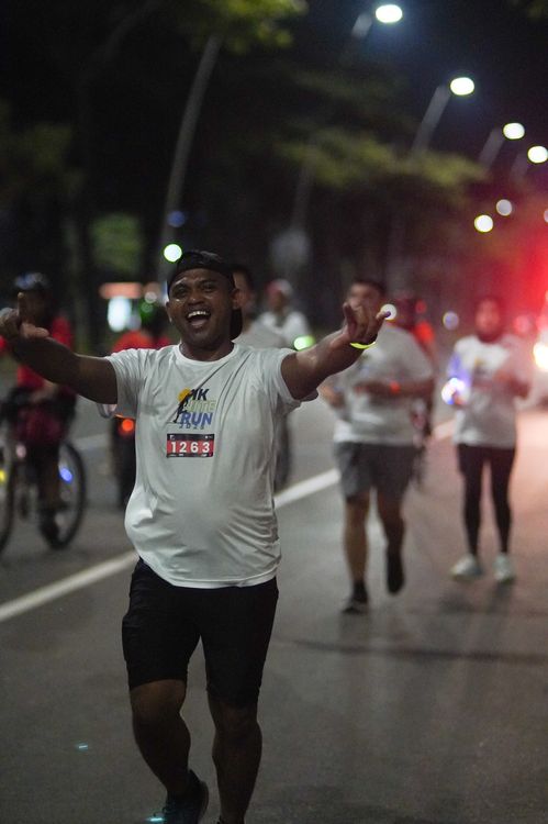 Race photo from PIK NITE RUN VIBES