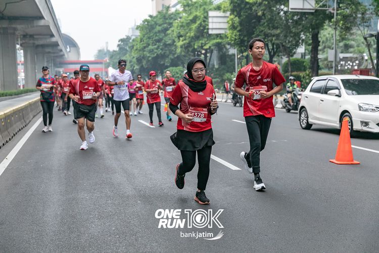 Race photo from ONE RUN 10 K