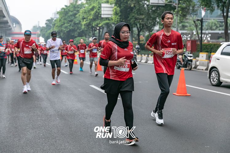 Race photo from ONE RUN 10 K