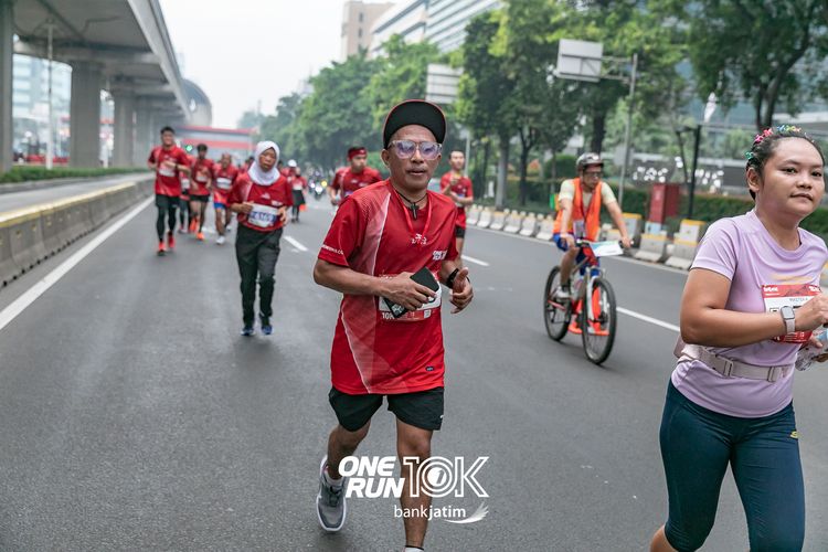 Race photo from ONE RUN 10 K
