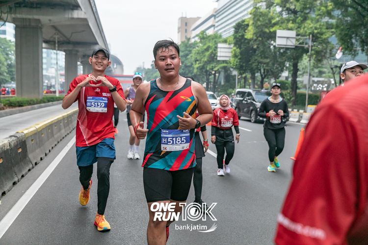 Race photo from ONE RUN 10 K