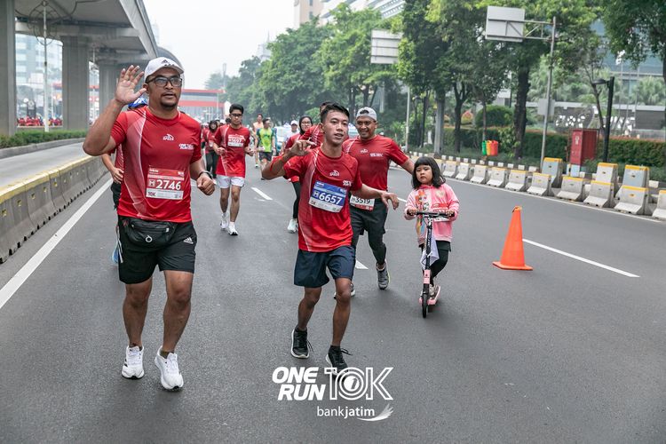 Race photo from ONE RUN 10 K