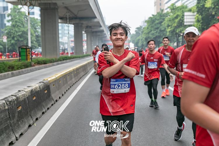 Race photo from ONE RUN 10 K