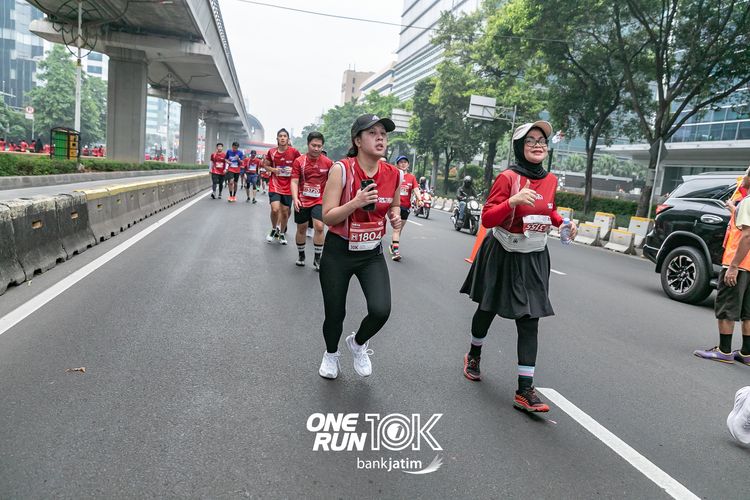 Race photo from ONE RUN 10 K