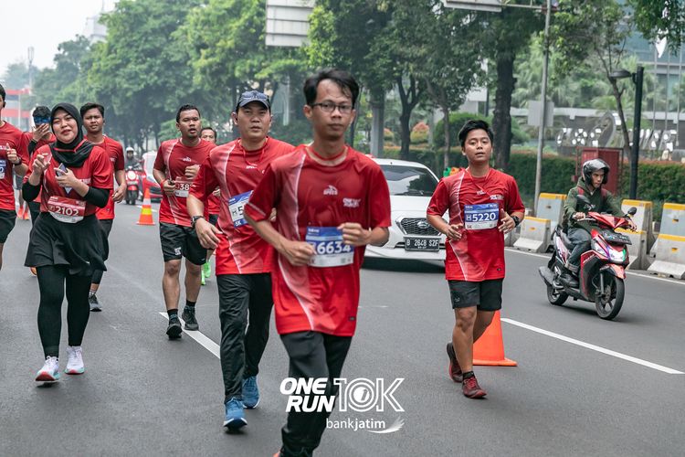 Race photo from ONE RUN 10 K