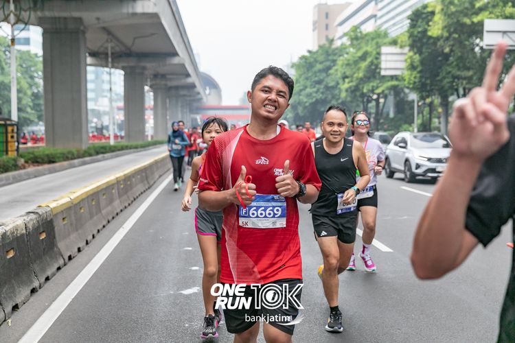 Race photo from ONE RUN 10 K