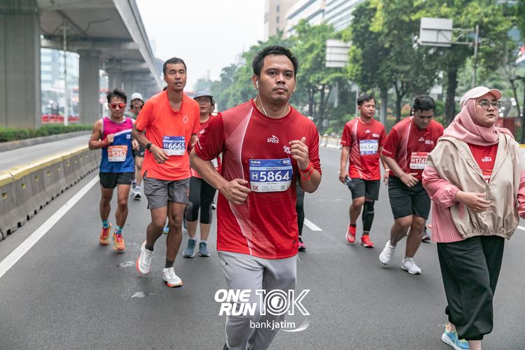 Race photo from ONE RUN 10 K