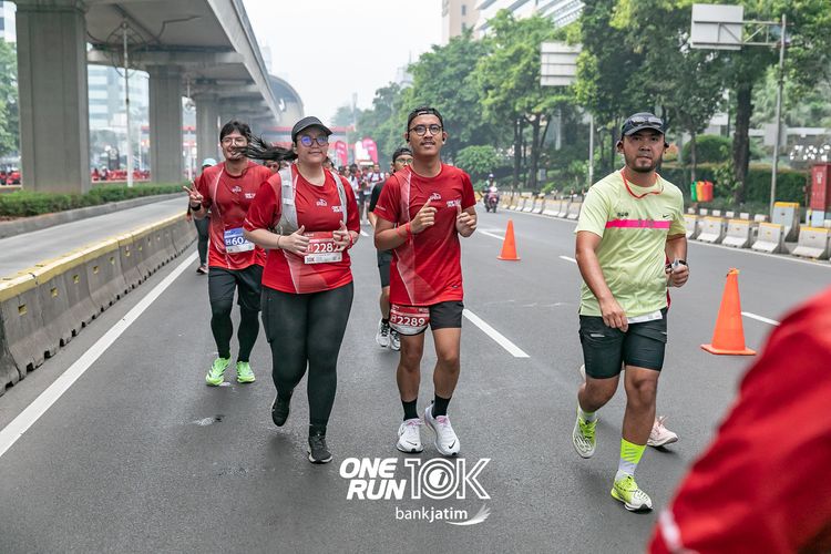 Race photo from ONE RUN 10 K