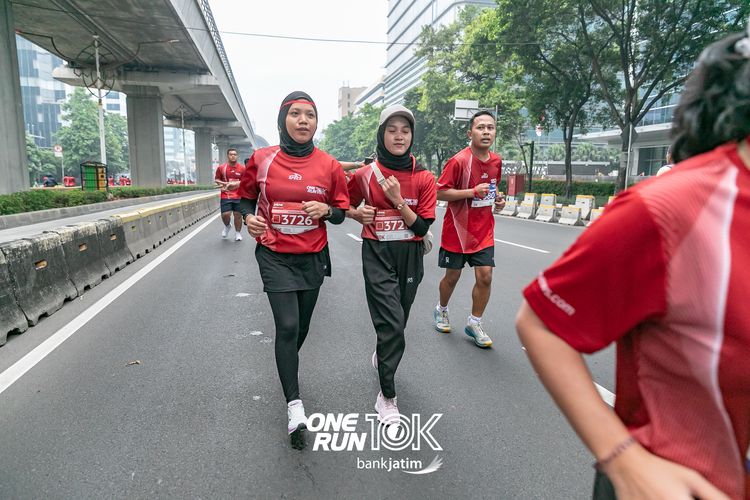 Race photo from ONE RUN 10 K
