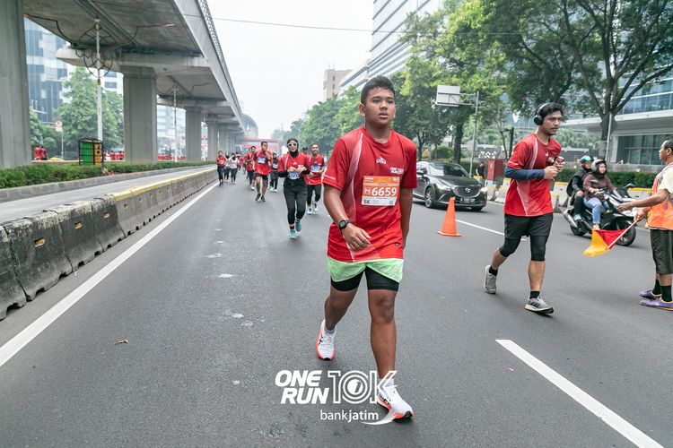 Race photo from ONE RUN 10 K