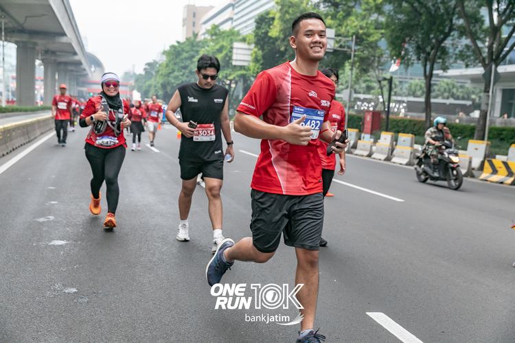 Race photo from ONE RUN 10 K