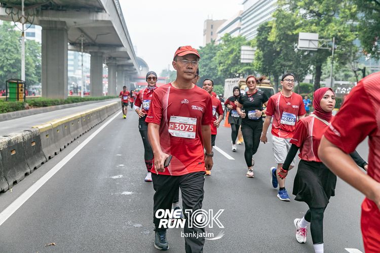 Race photo from ONE RUN 10 K