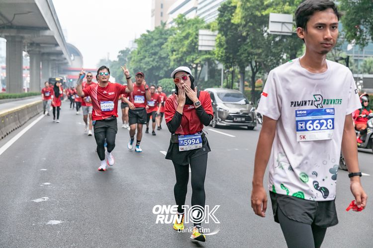 Race photo from ONE RUN 10 K