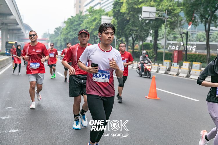 Race photo from ONE RUN 10 K