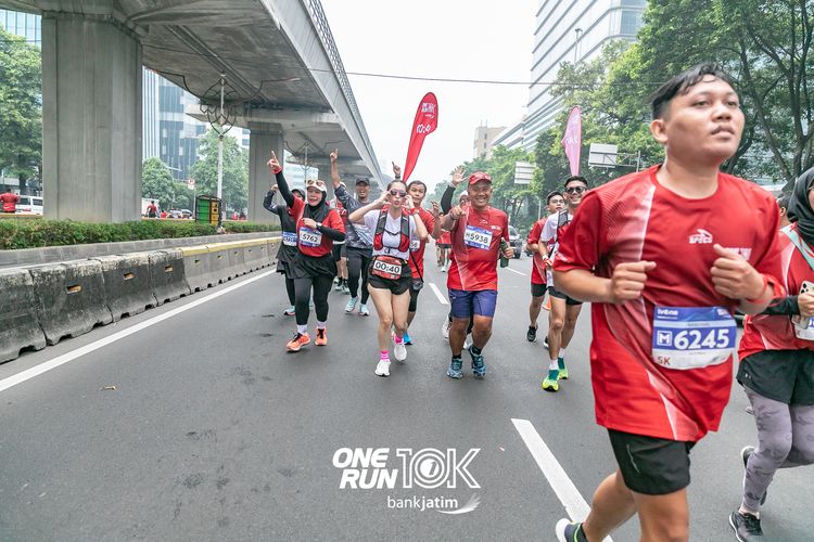 Race photo from ONE RUN 10 K