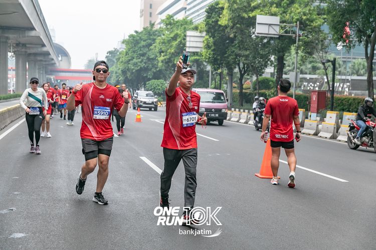 Race photo from ONE RUN 10 K