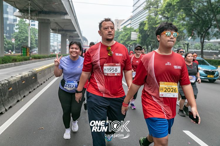 Race photo from ONE RUN 10 K