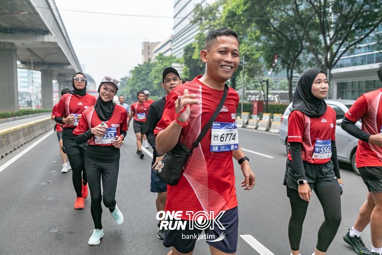 Race photo from ONE RUN 10 K