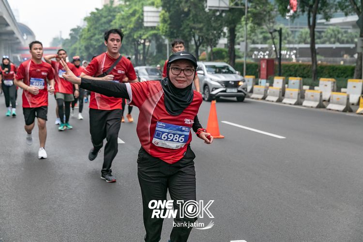 Race photo from ONE RUN 10 K