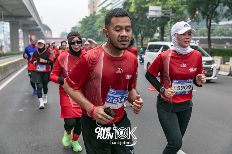 Race photo from ONE RUN 10 K