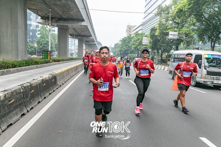Race photo from ONE RUN 10 K