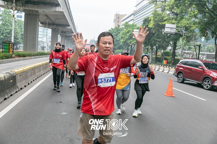 Race photo from ONE RUN 10 K
