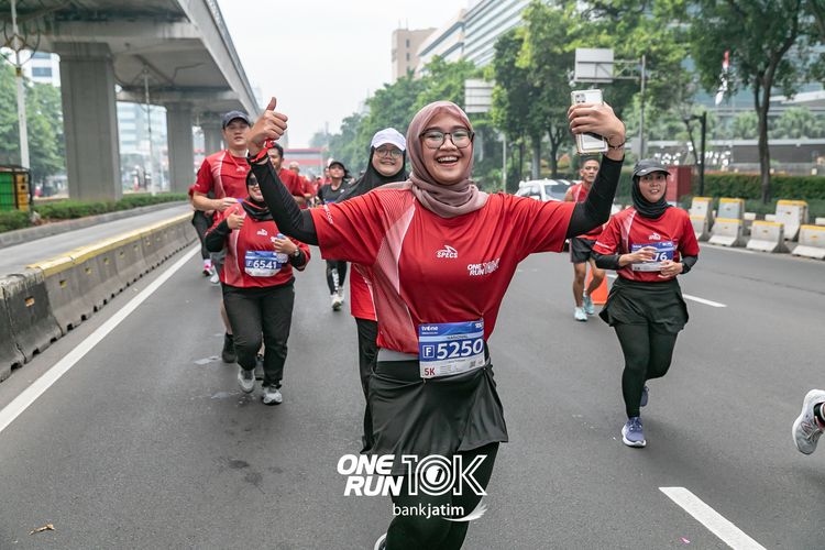 Race photo from ONE RUN 10 K