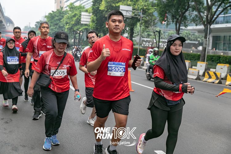 Race photo from ONE RUN 10 K