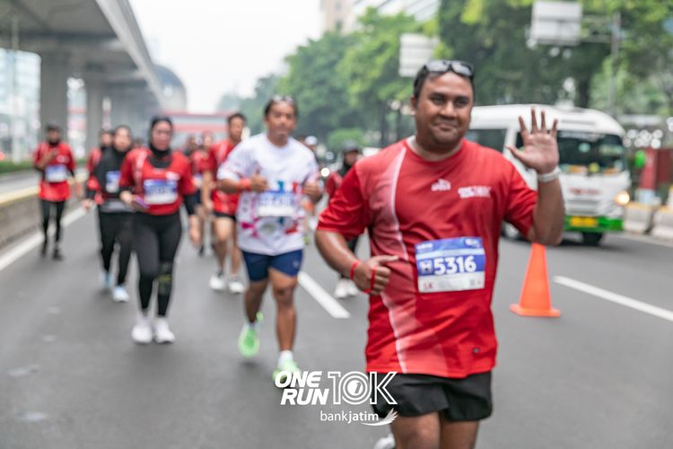 Race photo from ONE RUN 10 K