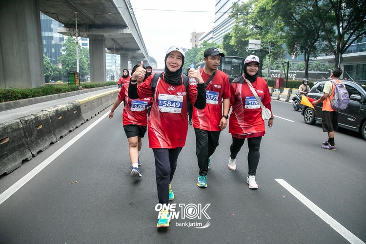 Race photo from ONE RUN 10 K