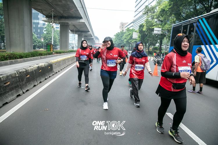 Race photo from ONE RUN 10 K