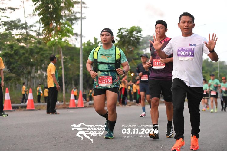 Race photo from Arutmin Borneo Run 2024