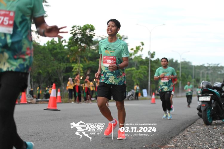 Race photo from Arutmin Borneo Run 2024